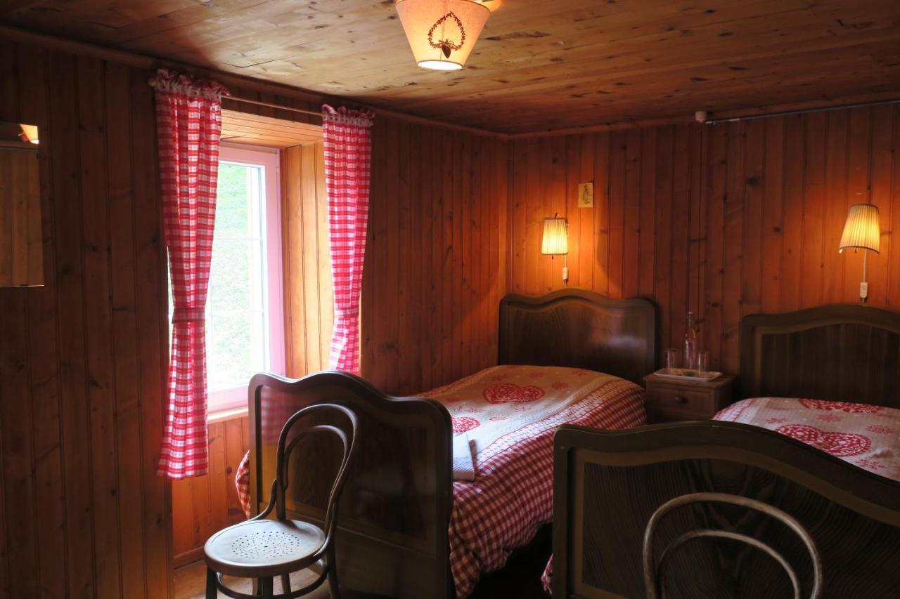Standard Twin Room with Mountain View